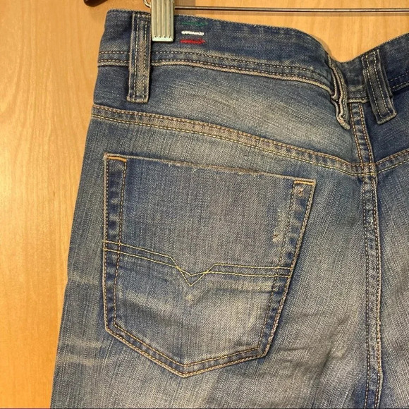DIESEL INDUSTRY Sz 31 Viker Button Fly Distressed  Mid Rise Straight Leg - Picture 6 of 14